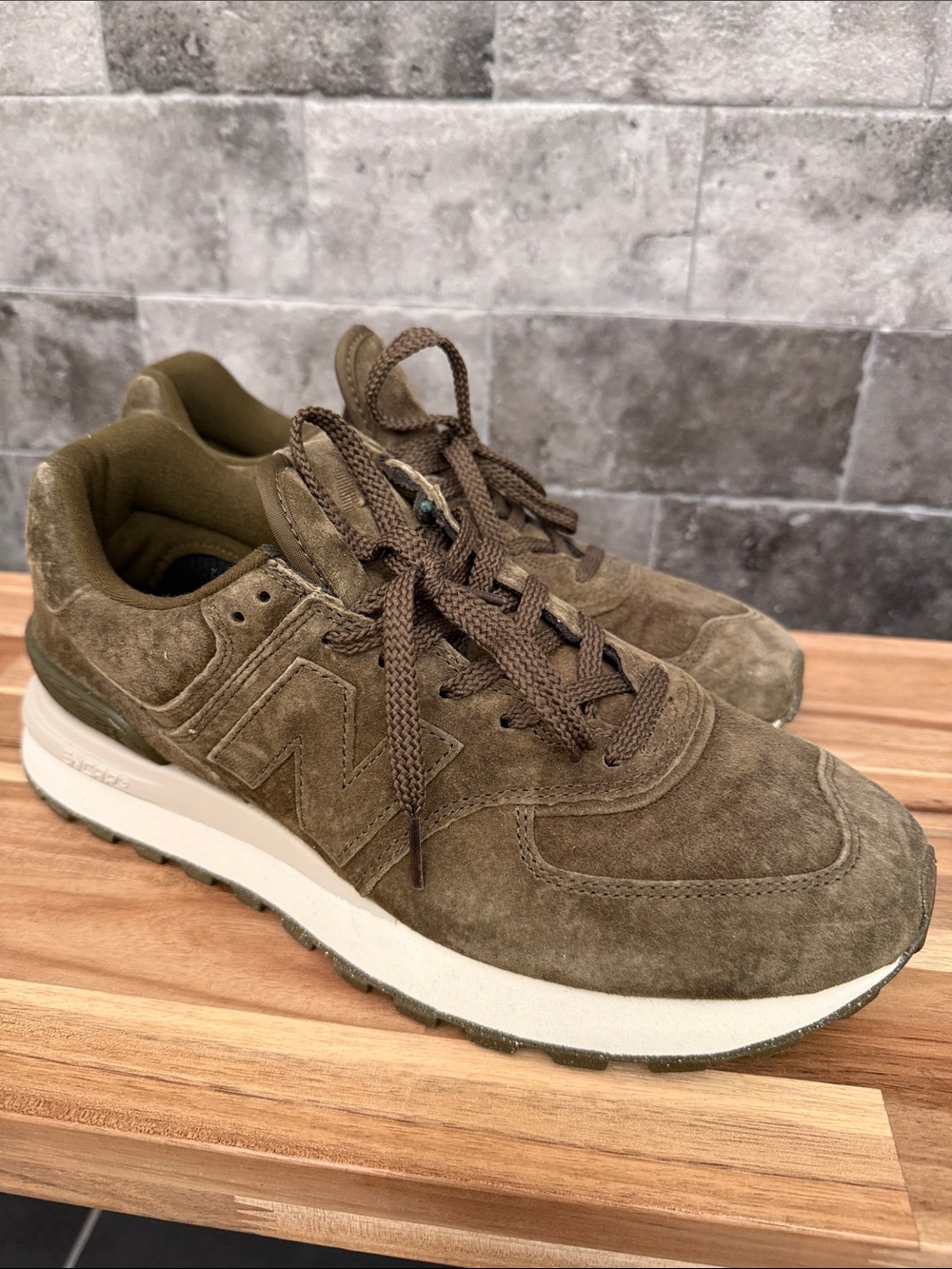 New Balance Olive Green Suede Men's Sneaker size 10